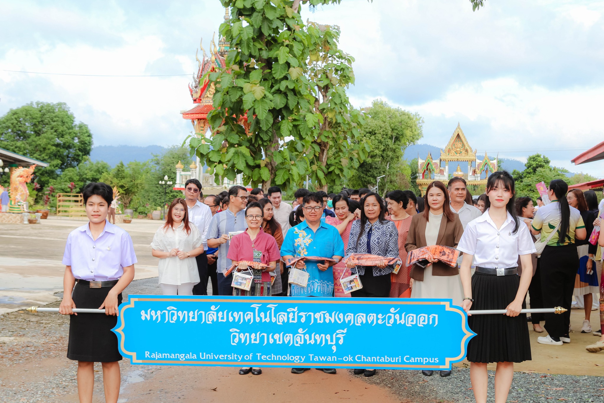 สืบสานประเพณีแห่เทียนพรรษา ประจำปี 2568