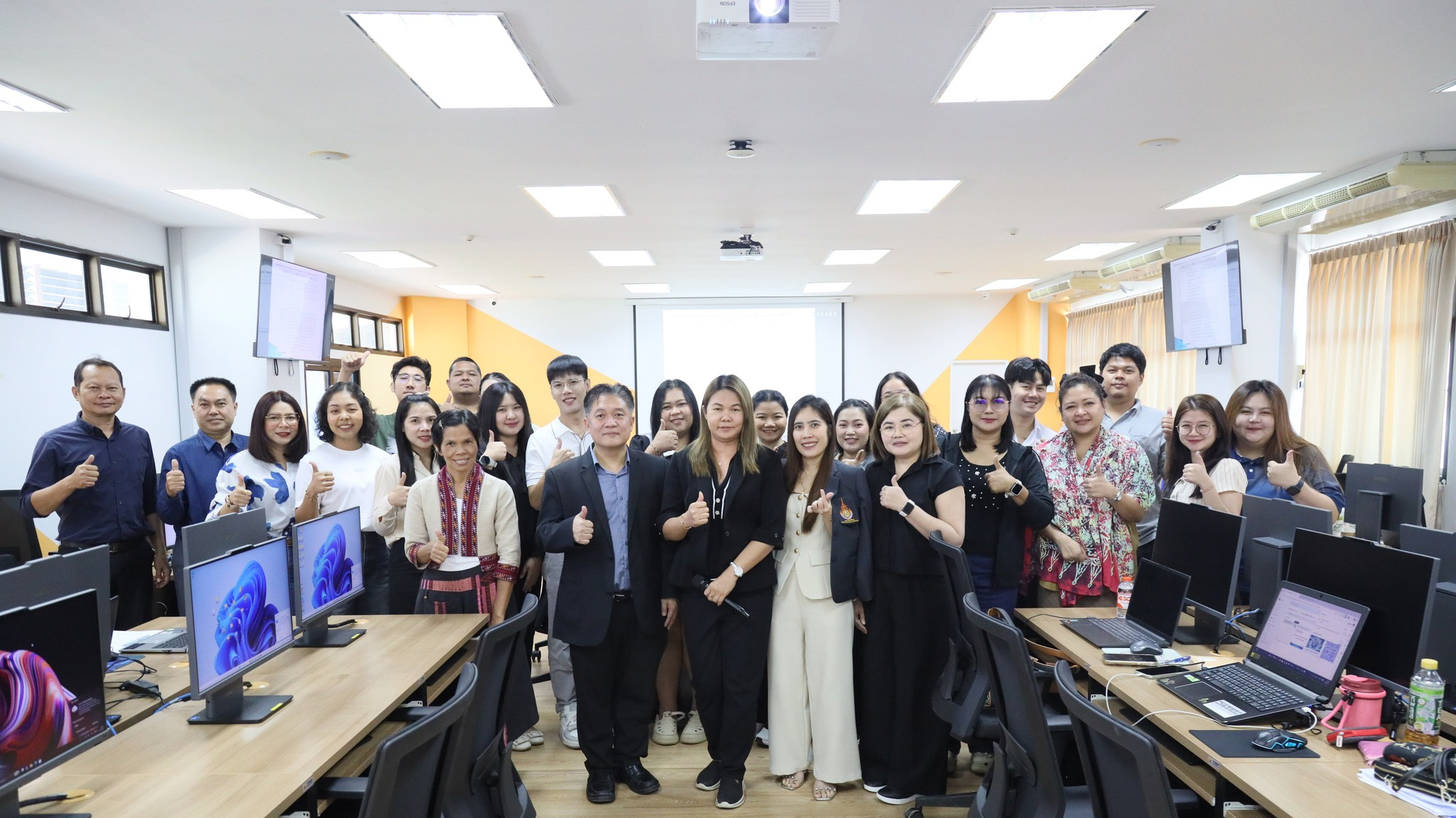 โครงการพัฒนาความรู้ทางวิชาการให้แก่นักศึกษาระดับบัณฑิตศึกษา หลักสูตรบริหารธุรกิจมหาบัณฑิต (MBA) ในหัวข้อ “การประยุกต์ใช้สถิติในการวิเคราะห์ข้อมูลการวิจัย”