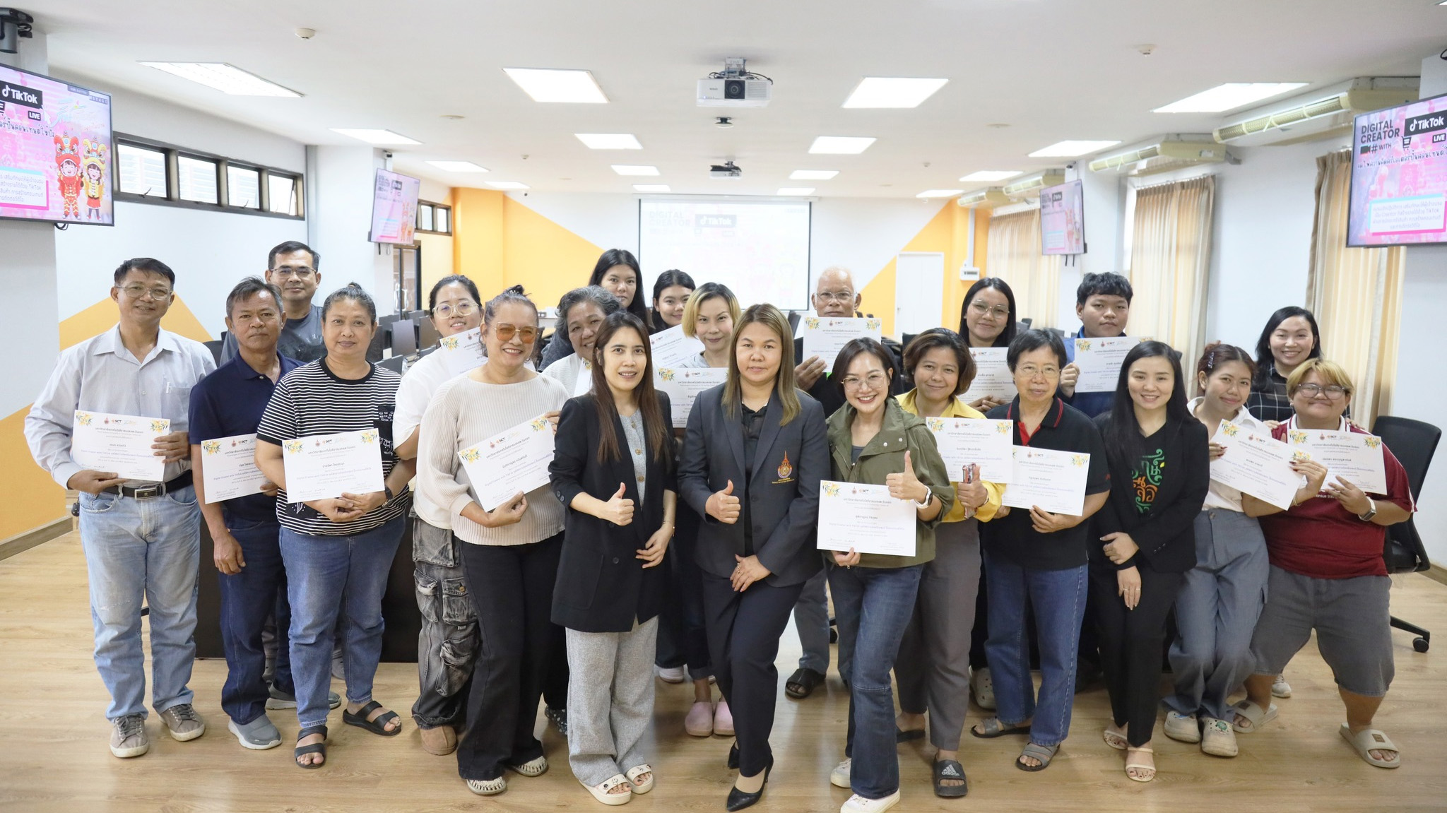 โครงการอบรมเชิงปฏิบัติการ เสริมทักษะให้ผู้เข้าอบรมเป็น Creator ที่สร้างรายได้ด้วย Tiktok ผ่านการปักตะกร้าสินค้า การสร้างคอนเทนต์ และการตัดต่อวิดีโอ