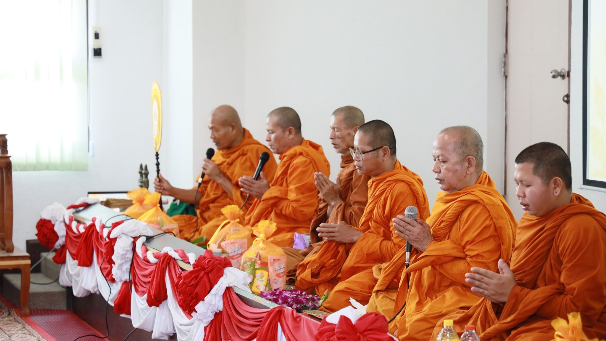 กิจกรรมทำบุญตักบาตร “กิจกรรมเทคโนโลยีรวมใจ สานสายใยมุทิตาจิต”