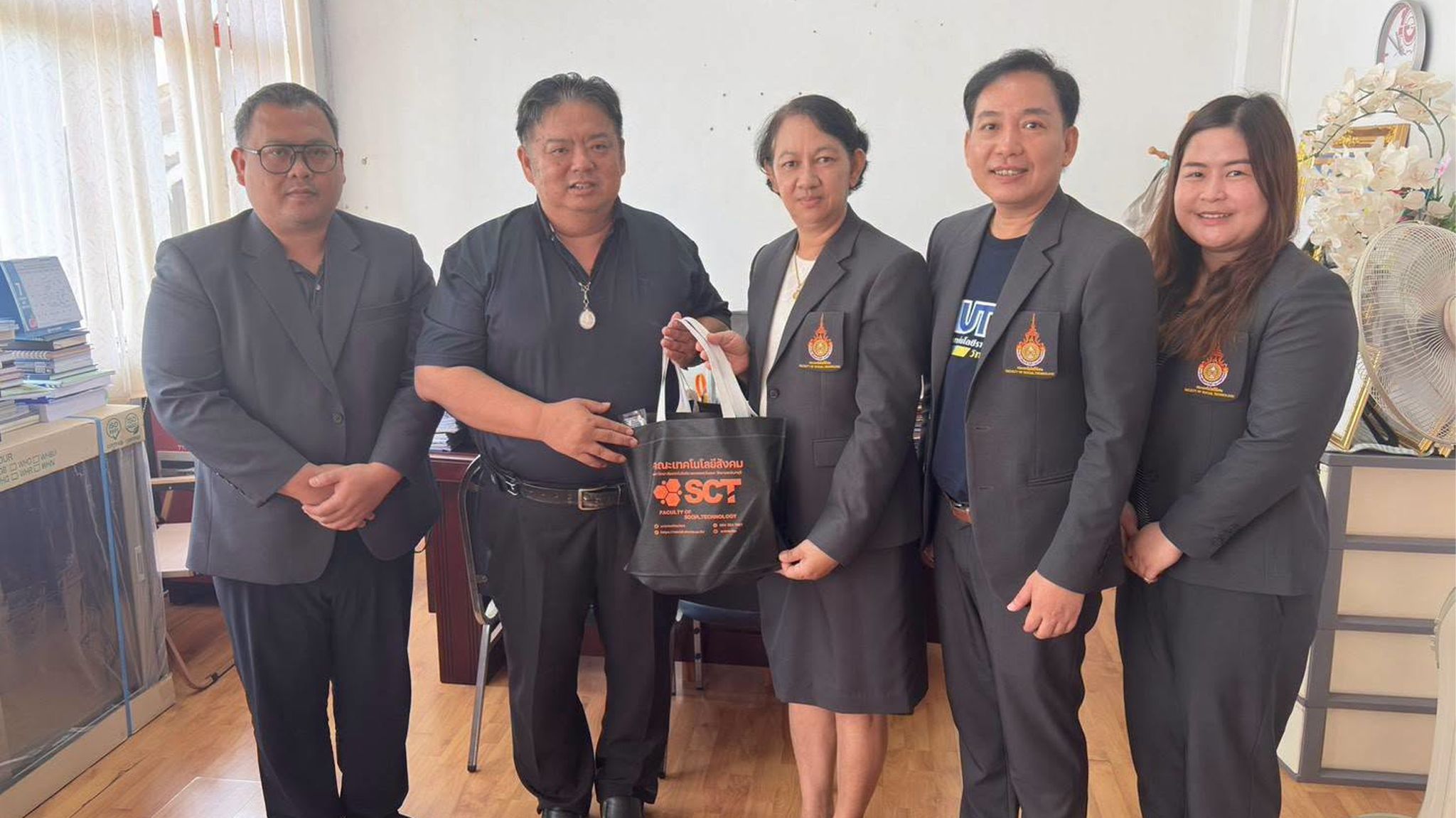 คณะเทคโนโลยีสังคม เดินทางเข้าพบและร่วมประชุมหารือกับ ผู้อำนวยการวิทยาลัยการอาชีพนายาย เพื่อหารือแนวทางและเตรียมความพร้อมในการจัดทำบันทึกข้อตกลงความร่วมมือ (MOU) ระหว่างสองสถาบัน